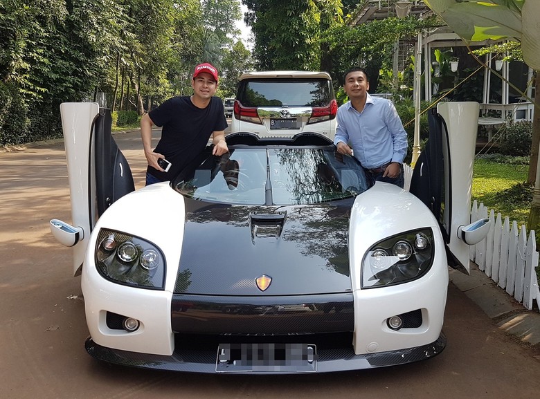Ada Hypercar Koenigsegg di Rumah Raffi Ahmad Ada Hypercar Koenigsegg di Rumah Raffi Ahmad