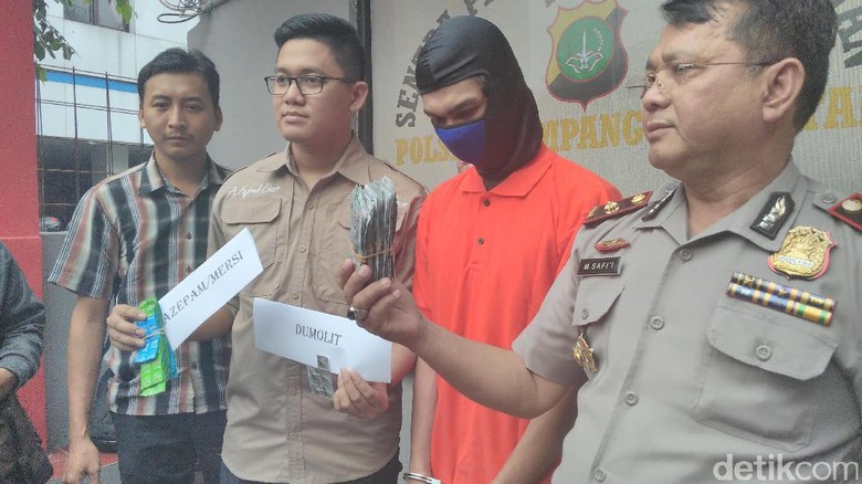 Polisi Tangkap Penjual Dumolid Berkedok Toko Kosmetik Di Cinere