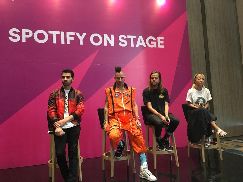 Kolaborasi dengan Nicki Minaj Buat DNCE Lepas Kendali Kolaborasi dengan Nicki Minaj Buat DNCE Lepas Kendali
