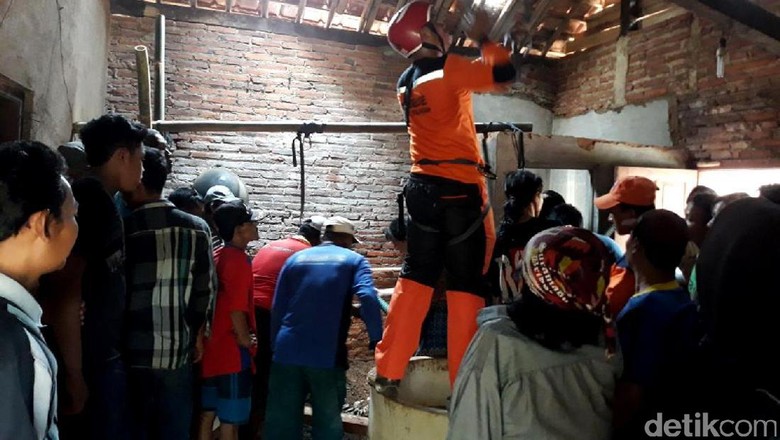 Warga Pekalongan Tewas saat Gali Sumur Warga Pekalongan Tewas saat Gali Sumur
