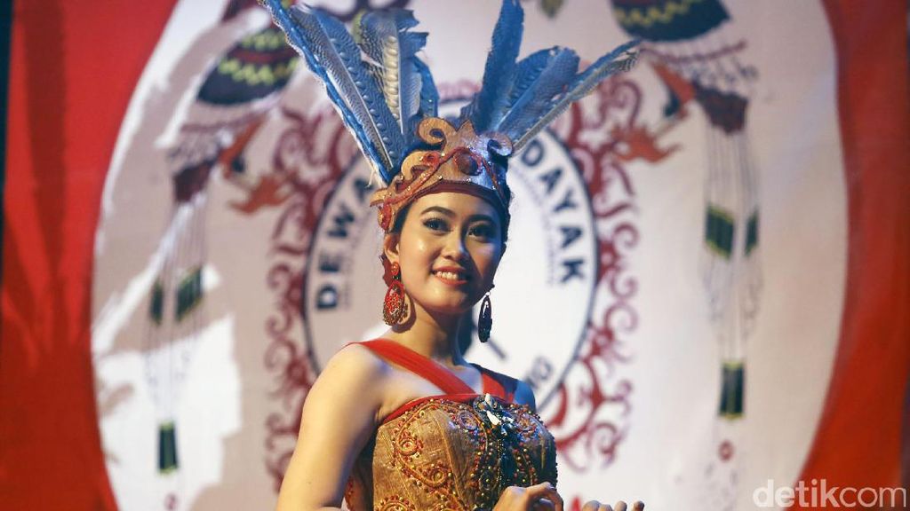 Kelakar Dayak di Perbatasan: Garuda di Dada tapi Ringgit di Perut Kelakar Dayak di Perbatasan: Garuda di Dada tapi Ringgit di Perut