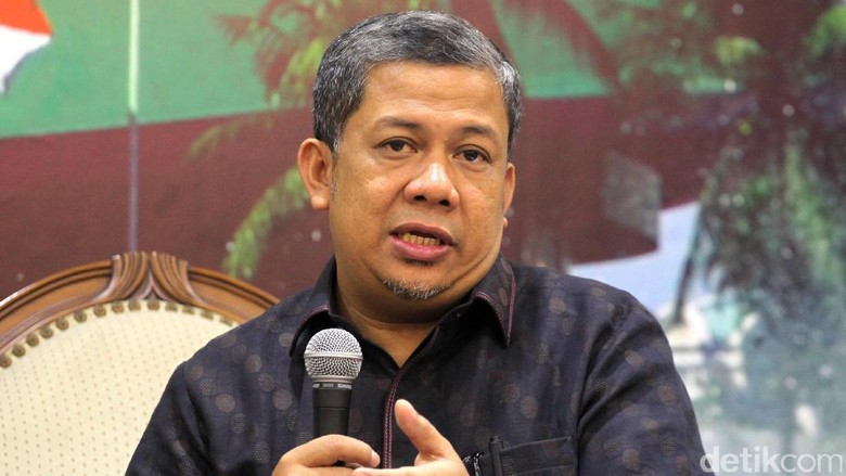 Fahri Hamzah: KPK Ngeper juga Lihat Novanto Fahri Hamzah: KPK Ngeper juga Lihat Novanto