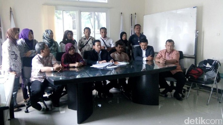 Tanggung Jawab Nyonya Meneer ke Karyawan Mencapai Rp 98 M Tanggung Jawab Nyonya Meneer ke Karyawan Mencapai Rp 98 M