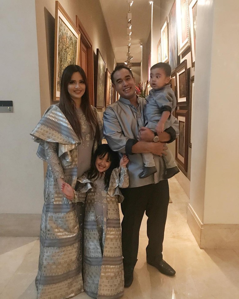 Lihat Bakat Anak, Nia Ramadhani Ajari Berbisnis Lihat Bakat Anak, Nia Ramadhani Ajari Berbisnis