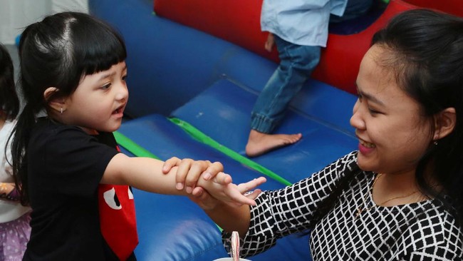 Gemesin Banget! Arsy Asyik Main Bersama Aurel Gemesin Banget! Arsy Asyik Main Bersama Aurel