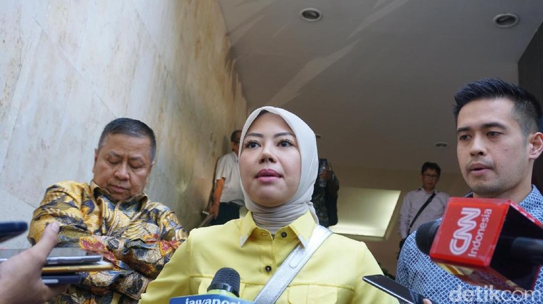 Senggolan Mobil Berujung Pengeroyokan Fitri di Jl Sudirman Senggolan Mobil Berujung Pengeroyokan Fitri di Jl Sudirman