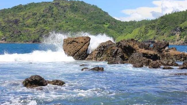 Siklon Dahlia, Gelombang Laut Selatan DIY Diprediksi Capai 6 Meter Siklon Dahlia, Gelombang Laut Selatan DIY Diprediksi Capai 6 Meter
