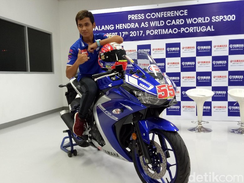 Galang Hendra Membalap di World Supersport 300. Foto: DetikSport Galang Hendra Membalap di World Supersport 300. Foto: DetikSport