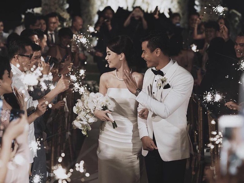 Dion Wiyoko dan Istri Tunda Honeymoon Dion Wiyoko dan Istri Tunda Honeymoon