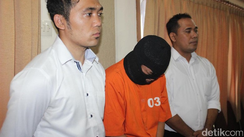 Polda Bali Tangkap Pendiri Yayasan yang Cabuli 4 Anak Asuh Polda Bali Tangkap Pendiri Yayasan yang Cabuli 4 Anak Asuh