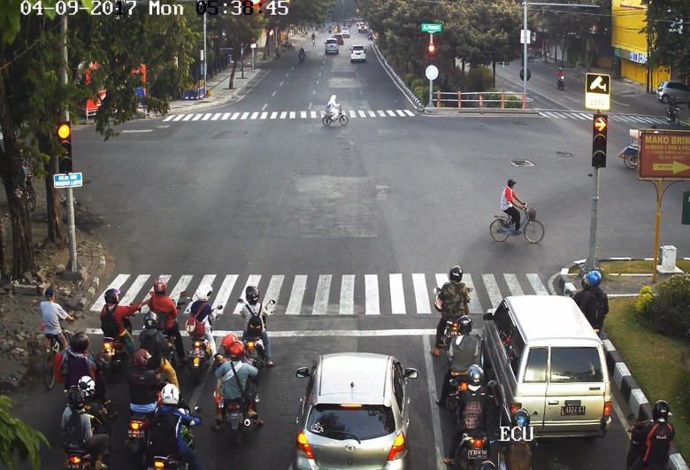 Tilang CCTV di Surabaya Turunkan Angka Pelanggaran dan Kecelakaan Tilang CCTV di Surabaya Turunkan Angka Pelanggaran dan Kecelakaan