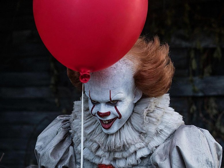 Bill Skarsgard Ingin IT: Chapter 2 Menelusuri Pikiran Pennywise Bill Skarsgard Ingin IT: Chapter 2 Menelusuri Pikiran Pennywise