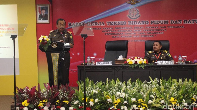 Jaksa Agung Minta Jajarannya Tak Nakal Bermain Perkara Jaksa Agung Minta Jajarannya Tak Nakal Bermain Perkara