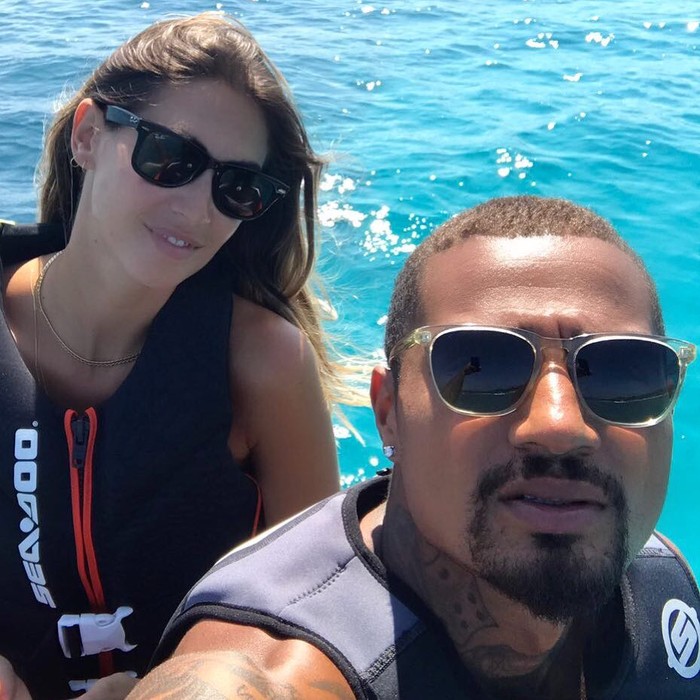 Kevin-Prince Boateng harus bersyukur karena memiliki istri yang tak hanya cantik namun bisa diajak olahraga bersama. Dari beberapa unggahan Melissa Satta di Instagram, ada sejumlah foto dan video dirinya dan Boateng sedang melakukan olahraga air seperti wakeboard. (Foto: Instagram @melissasatta) Kevin-Prince Boateng harus bersyukur karena memiliki istri yang tak hanya cantik namun bisa diajak olahraga bersama. Dari beberapa unggahan Melissa Satta di Instagram, ada sejumlah foto dan video dirinya dan Boateng sedang melakukan olahraga air seperti wakeboard. (Foto: Instagram @melissasatta)