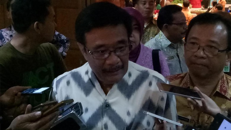 Djarot Usulkan APBDP DKI 2017 Naik Jadi Rp 71,89 Triliun Djarot Usulkan APBDP DKI 2017 Naik Jadi Rp 71,89 Triliun