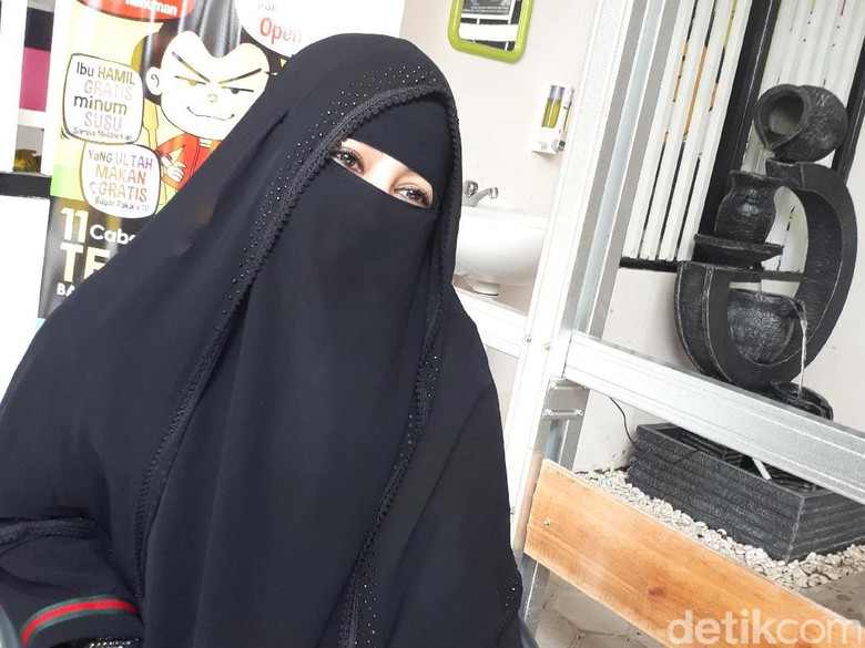 Ummi Pipik Izinkan Anak Nikah Muda untuk Cegah Maksiat Ummi Pipik Izinkan Anak Nikah Muda untuk Cegah Maksiat