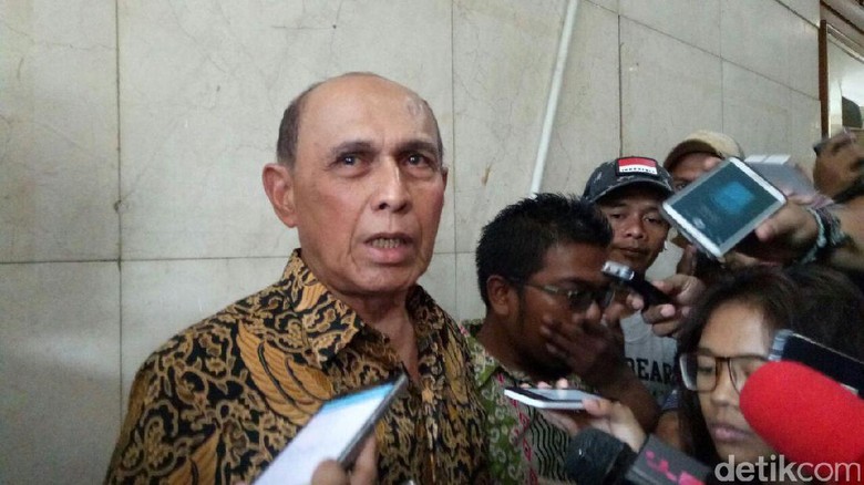 Kivlan Zen: Kalau Melawan Hukum, LBH Harus Dibubarkan Kivlan Zen: Kalau Melawan Hukum, LBH Harus Dibubarkan