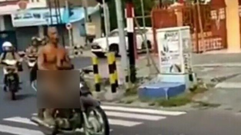 Pria Bugil Ngebut di Blitar: Pasien RS Jiwa yang Kabur Pria Bugil Ngebut di Blitar: Pasien RS Jiwa yang Kabur
