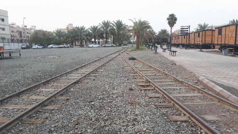 Foto: Stasiun kereta api (KA) dan jalur KA Hijaz di Madinah (Triono/detikTravel) Foto: Stasiun kereta api (KA) dan jalur KA Hijaz di Madinah (Triono/detikTravel)