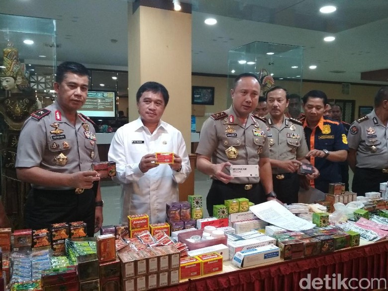 Sidak Obat PCC, Polda Jabar Temukan Puluhan Ribu Obat Ilegal Sidak Obat PCC, Polda Jabar Temukan Puluhan Ribu Obat Ilegal