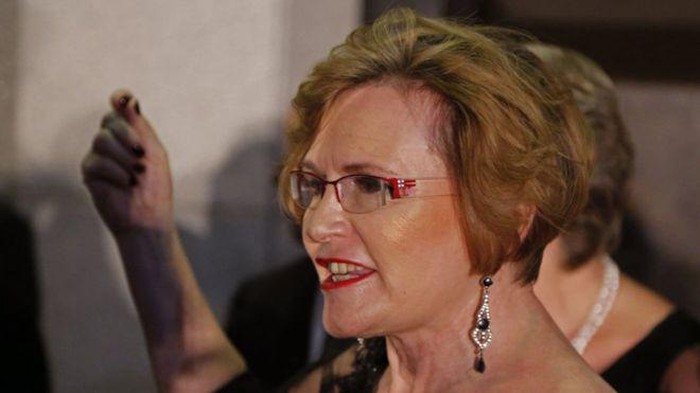 Untuk menghadapi krisis air, politikus Afrika Selatan Helen Zille mengaku hanya mandi tiga hari sekali. Orang-orang pun mempertanyakan kebersihannya. Foto: BBC Untuk menghadapi krisis air, politikus Afrika Selatan Helen Zille mengaku hanya mandi tiga hari sekali. Orang-orang pun mempertanyakan kebersihannya. Foto: BBC