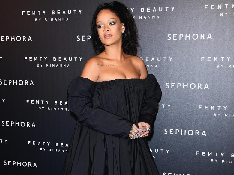 Rihanna Bakal Jadi Nama Jalan di Kota Kelahirannya Rihanna Bakal Jadi Nama Jalan di Kota Kelahirannya