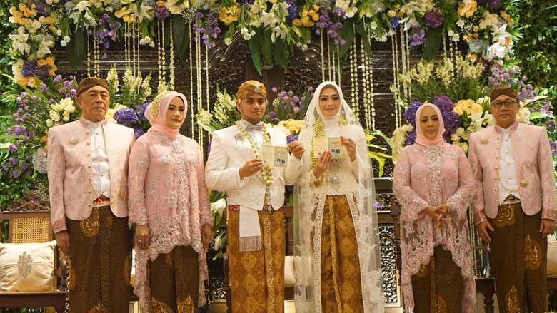 Perjumpaan Semua Tokoh Tanpa Sekat Politik di Hajatan Ketua MPR Perjumpaan Semua Tokoh Tanpa Sekat Politik di Hajatan Ketua MPR
