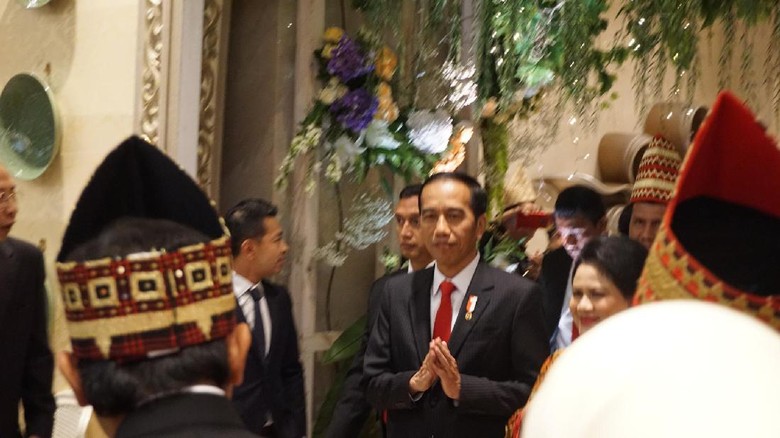 Presiden Jokowi Hadiri Resepsi Pernikahan Putra Ketua MPR Presiden Jokowi Hadiri Resepsi Pernikahan Putra Ketua MPR