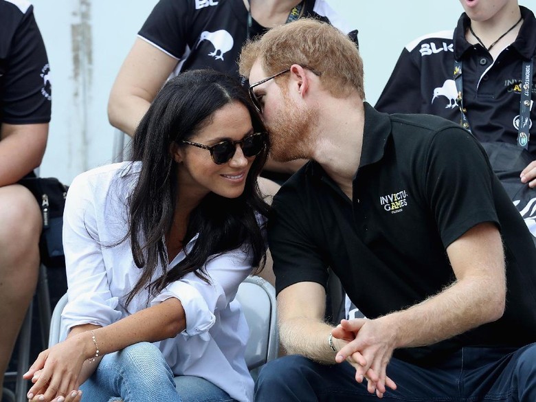 Potret Kemesraan Pangeran Harry dan Meghan Markle di Kanada Potret Kemesraan Pangeran Harry dan Meghan Markle di Kanada