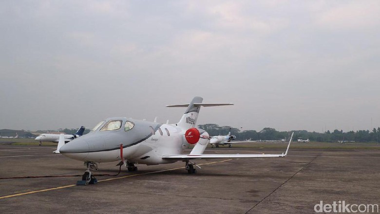 Pesawat Jet Honda Mendarat di Bandara Halim untuk Pertama Kalinya Pesawat Jet Honda Mendarat di Bandara Halim untuk Pertama Kalinya