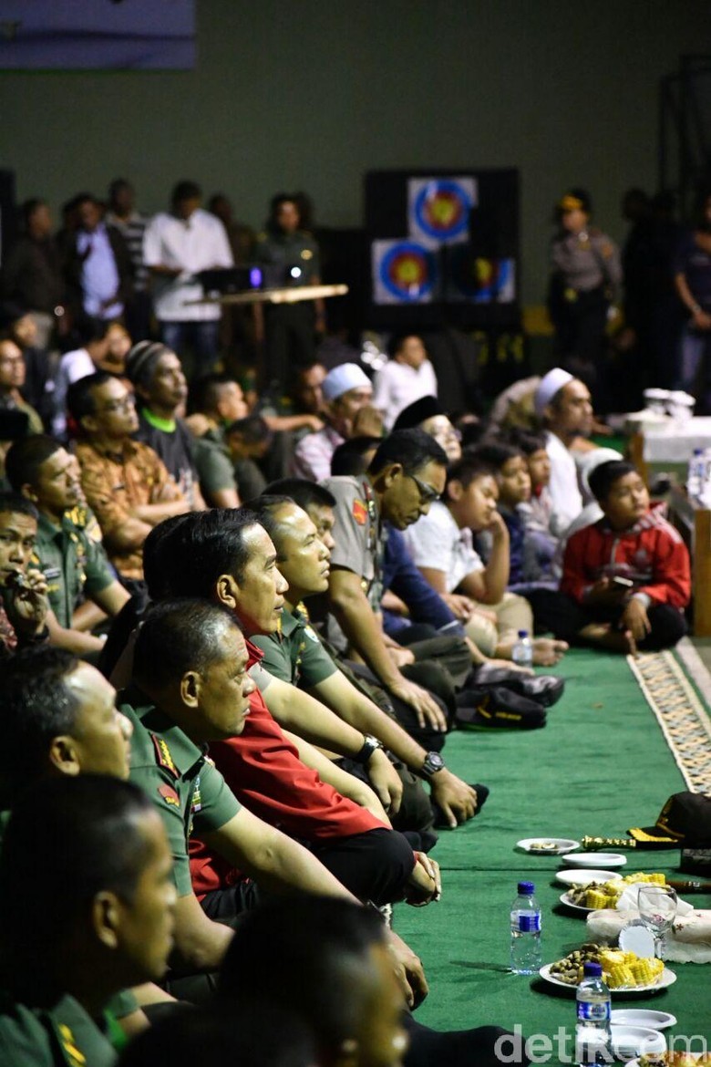 Jokowi Dan Panglima Nobar G30S PKI Bersama Warga Bogor