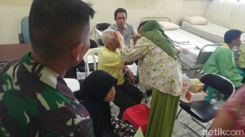 HUT TNI, Kodam IV/Diponegoro Gelar Operasi Katarak Gratis HUT TNI, Kodam IV/Diponegoro Gelar Operasi Katarak Gratis