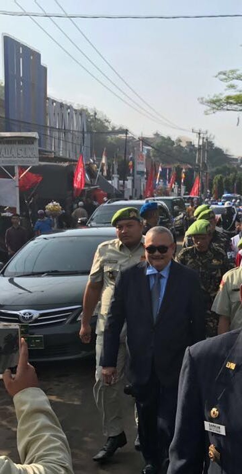 Sama Seperti Jokowi, Gubernur Sumsel Jalan Kaki 5 Km ke HUT TNI Sama Seperti Jokowi, Gubernur Sumsel Jalan Kaki 5 Km ke HUT TNI