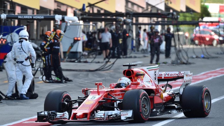 Vettel Belum Kibarkan Bendera Putih Vettel Belum Kibarkan Bendera Putih