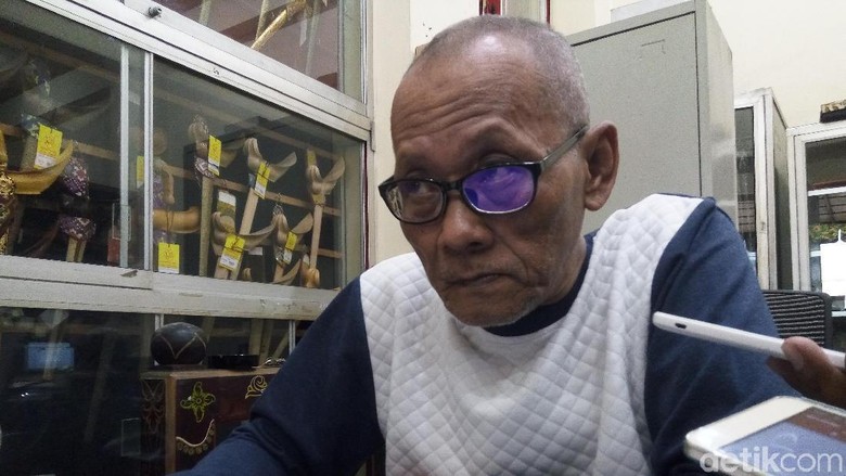 Ini Dia Mbah No, Pria yang Dipercaya Urusi Pakaian dan Keris Jokowi Ini Dia Mbah No, Pria yang Dipercaya Urusi Pakaian dan Keris Jokowi