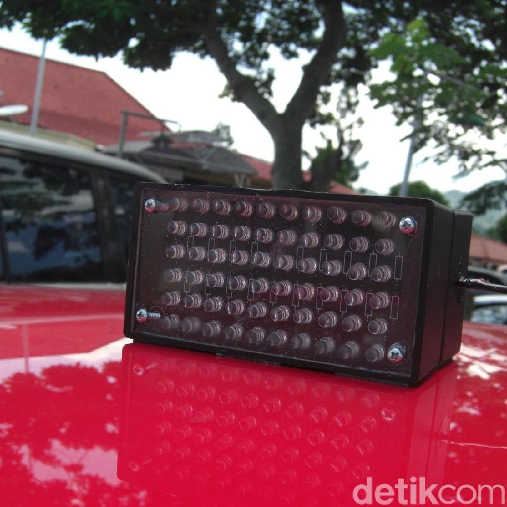 Polisi: Pakai Lampu Strobo Putih, Tetap Tilang Polisi: Pakai Lampu Strobo Putih, Tetap Tilang