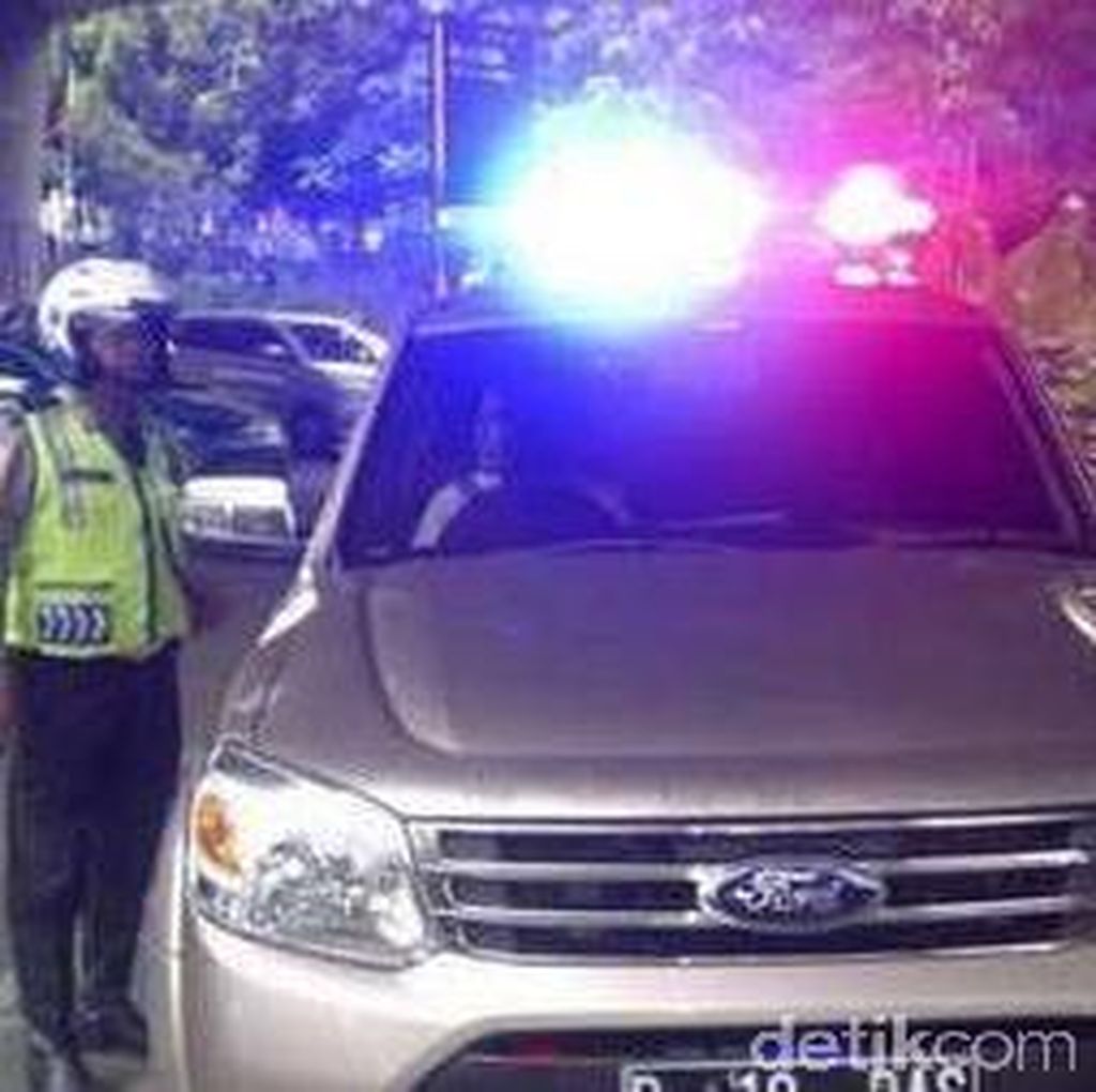Polisi: Pasang Rotator, Pengemudi Takkan Dipenjara Polisi: Pasang Rotator, Pengemudi Takk an Dipenjara