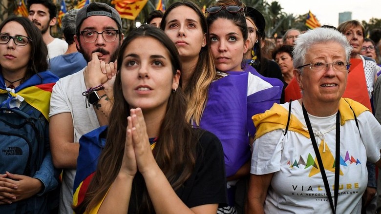 Pemerintah Spanyol Mencemooh Deklarasi Kemerdekaan Catalunya Pemerintah Spanyol Mencemooh Deklarasi Kemerdekaan Catalunya