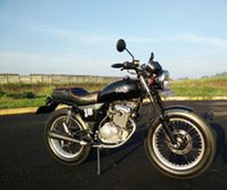 Thunder EN125 Retro Classic Thunder EN125 Retro Classic