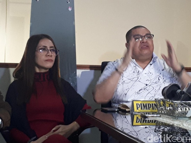 Begini Cerita Pertemuan Putri Stagi yang Ngaku Dihamili Ferry Juan Begini Cerita Pertemuan Putri Stagi yang Ngaku Dihamili Ferry Juan