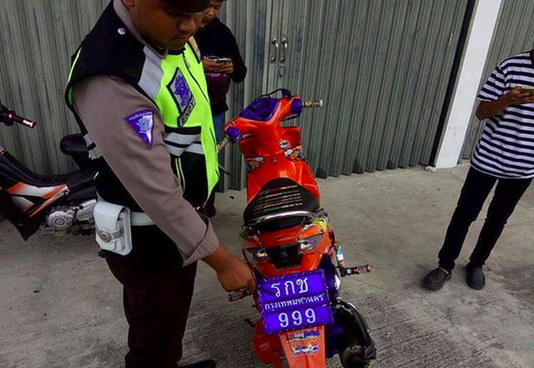 Pelat Motor Thailand Beredar, Pelat Indonesia Kurang Menarik? Pelat Motor Thailand Beredar, Pelat Indonesia Kurang Menarik?