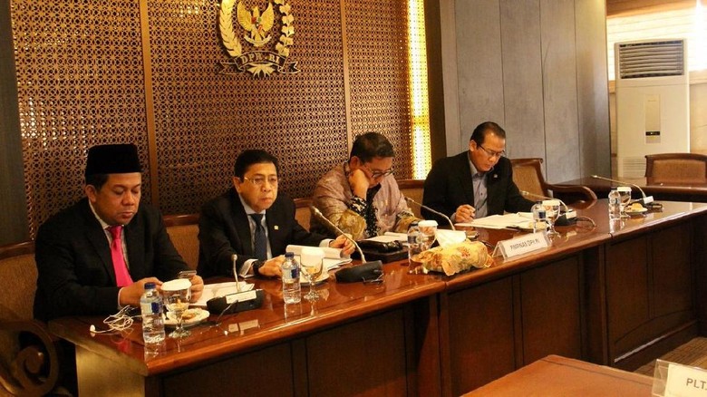 Novanto Hadiri Rapim, Fahri: Dia Tampak Sehat tapi Seakan Terpukul Novanto Hadiri Rapim, Fahri: Dia Tampak Sehat tapi Seakan Terpukul