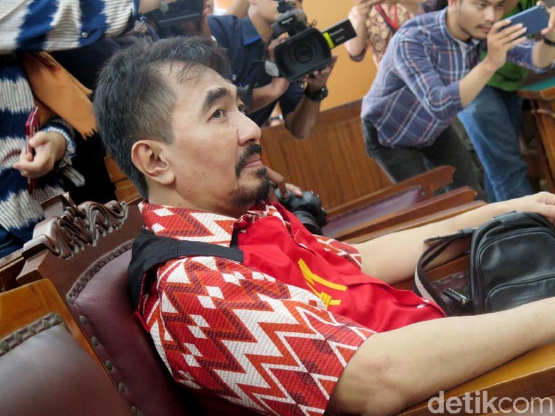 Menderita Diabetes dan Asma, Gatot Brajamusti Berusaha Kuat Jalani Sidang Menderita Diabetes dan Asma, Gatot Brajamusti Berusaha Kuat Jalani Sidang
