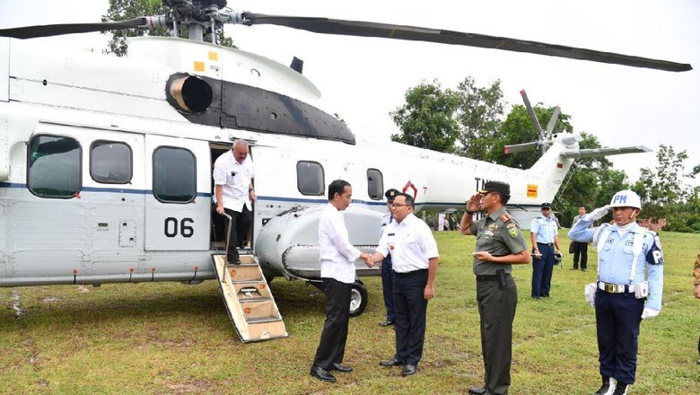 Naik Helikopter, Jokowi ke Musi Banyuasin untuk Peremajaan Sawit Naik Helikopter, Jokowi ke Musi Banyuasin untuk Peremajaan Sawit