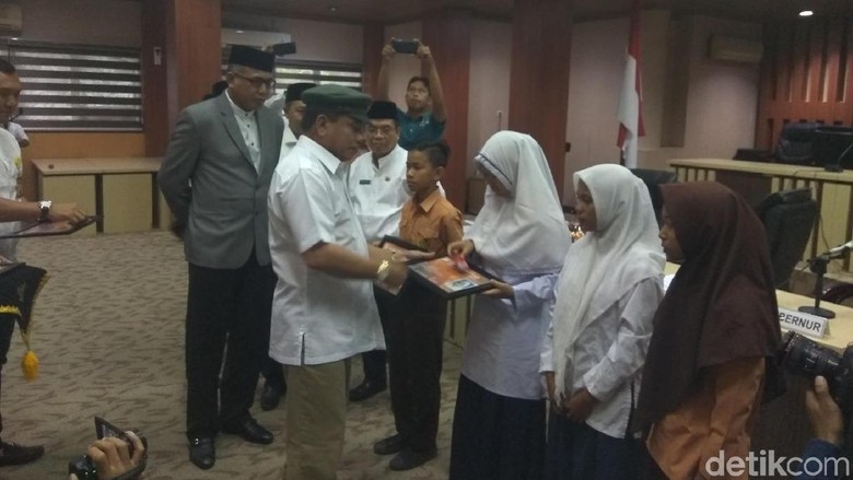 Pemerintah Aceh Tambah Anggaran Beasiswa Yatim-Piatu Jadi Rp 247,5 Miliar Pemerintah Aceh Tambah Anggaran Beasiswa Yatim-Piatu Jadi Rp 247,5 Miliar