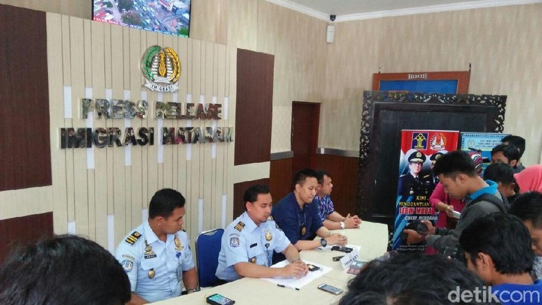 Imigrasi Mataram Amankan 3 WNA yang Salahi Izin Tinggal Imigrasi Mataram Amankan 3 WNA yang Salahi Izin Tinggal