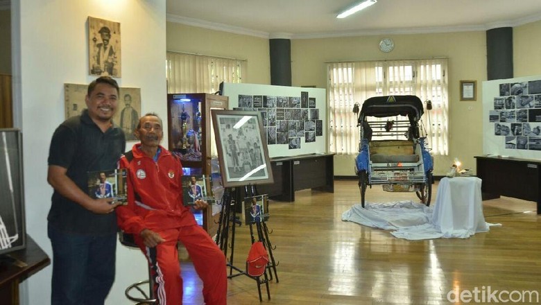 Kisah Kakek Pelari Darmiyanto Dibukukan oleh Seorang Dosen Salatiga Kisah Kakek Pelari Darmiyanto Dibukukan oleh Seorang Dosen Salatiga