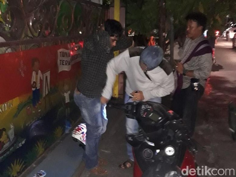 2 Pencuri Modus Pecah Kaca Ditangkap di Kelapa Gading 2 Pencuri Modus Pecah Kaca Ditangkap di Kelapa Gading