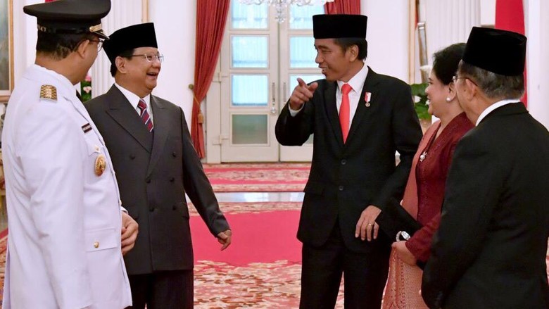 Tertawa soal Pidato Prabowo, Jokowi: Sesulit Apa Pun Harus Optimistis Tertawa soal Pidato Prabowo, Jokowi: Sesulit Apa Pun Harus Optimistis