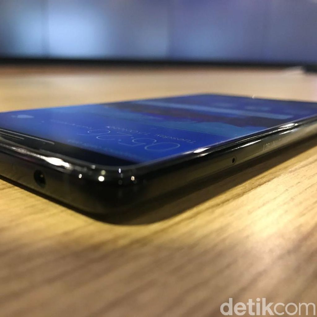 Huawei Siap Tantang iPhone dengan Mate 10 Pro Huawei Siap Tantang iPhone dengan Mate 10 Pro